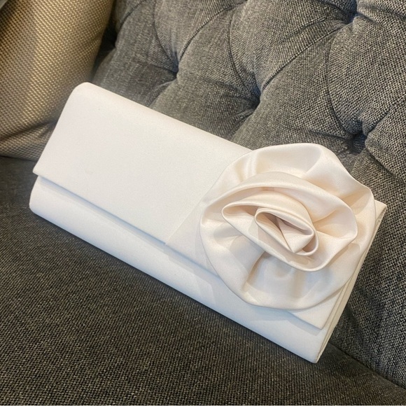 GUNNE Sax cream clutch with strap - Picture 1 of 10